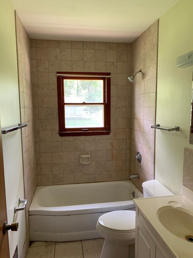 Bath - 4125 Y St