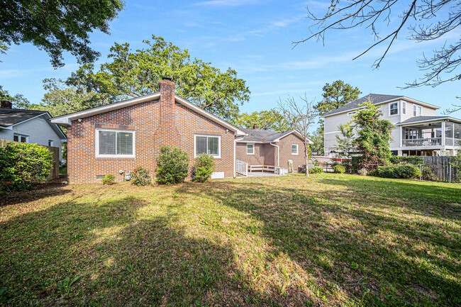 Building Photo - 5112 Victoria Ave