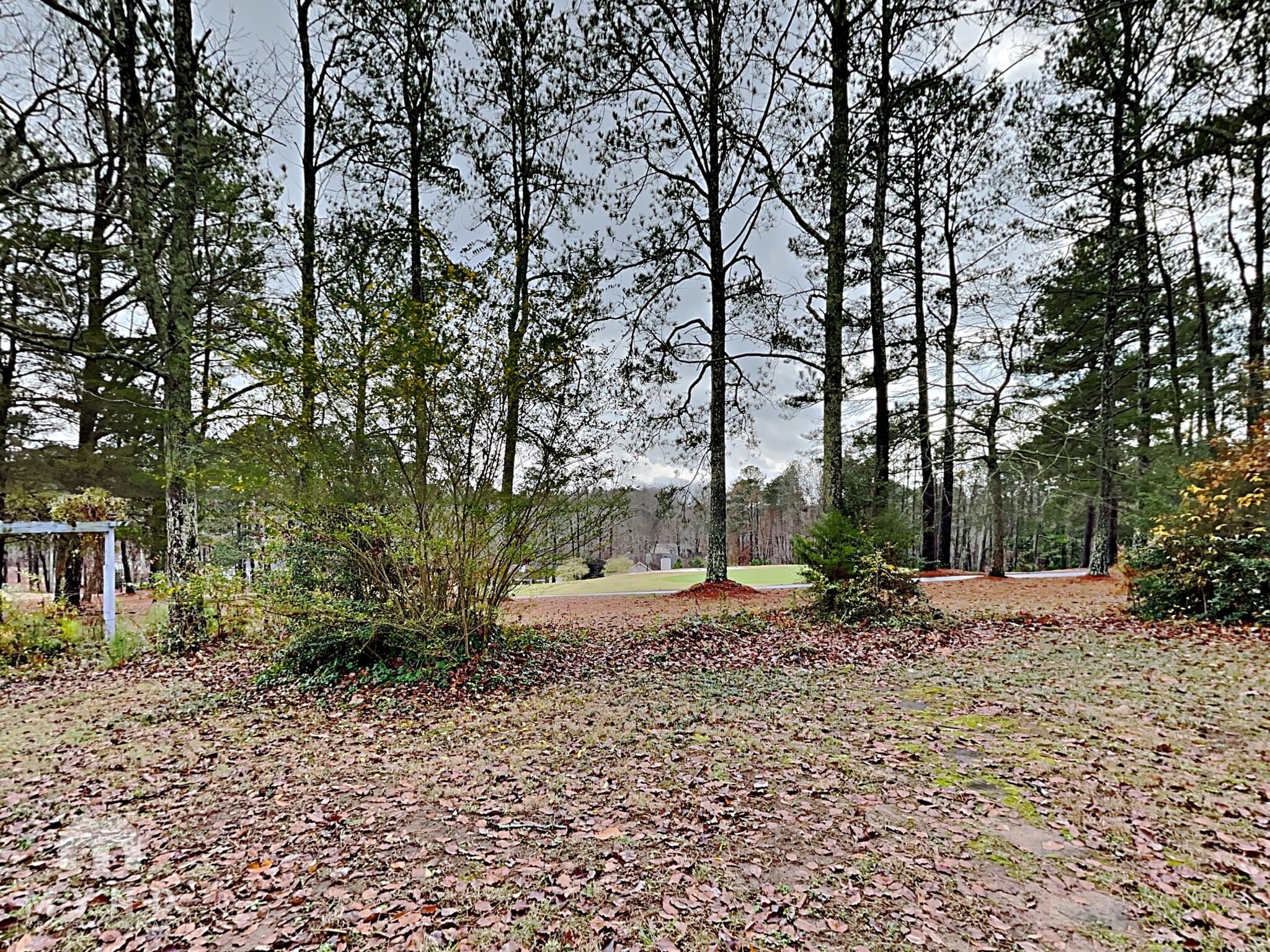Building Photo - 4015 Golfview Dr