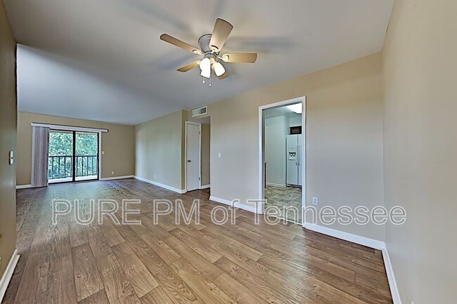 Building Photo - 555 N Dupont Ave