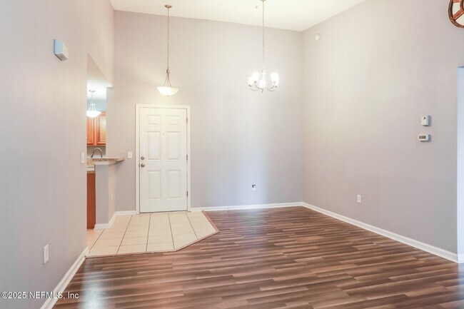 Building Photo - 6860 Skaff Ave