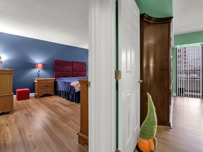 Building Photo - Have It All in Crystal City: Spacious, Stylish & Steps From Everything!