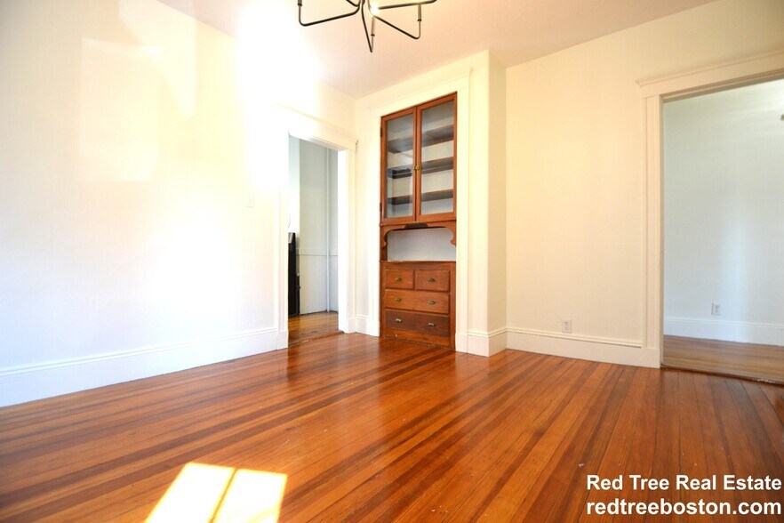 Building Photo - 82 Montebello Rd