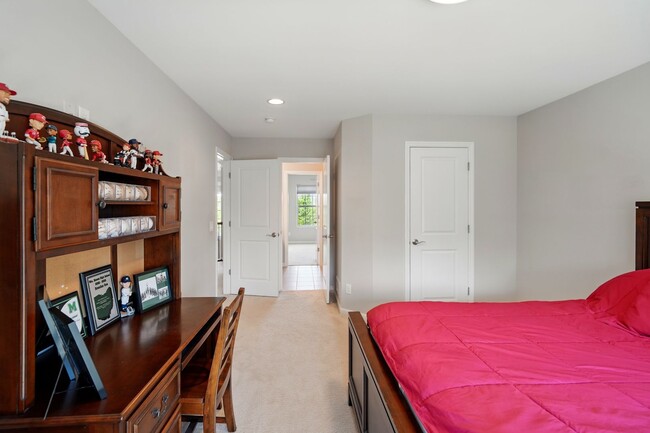 Building Photo - Five Bedroom House in Deerfield Township!