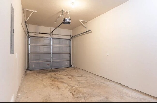 Building Photo - 10611 Mathom Landing