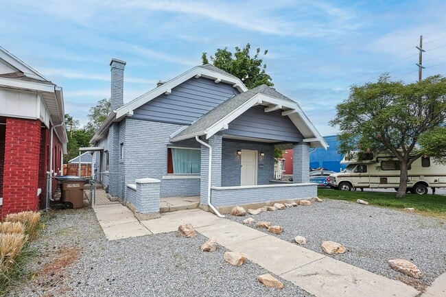 Building Photo - 722 S 700 E