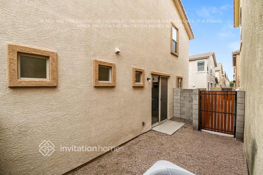 Building Photo - 1427 S Moccasin Trail