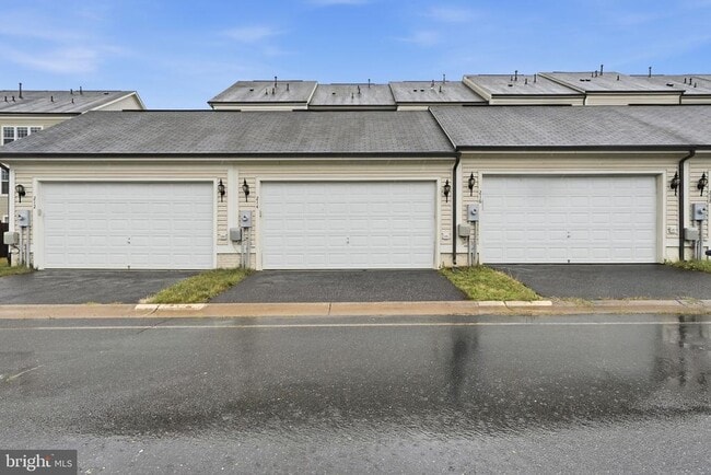 Building Photo - 214 Shields Rd