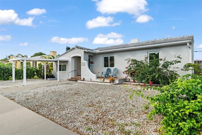 Building Photo - 3151 SW 20th St