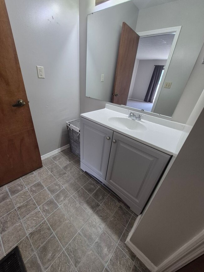 Building Photo - 1387 Sanzon Dr
