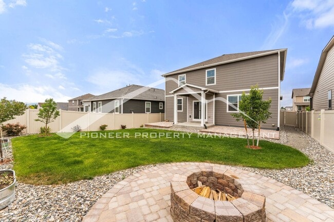 Building Photo - Beautiful Home with Fenced Yard and Central AC