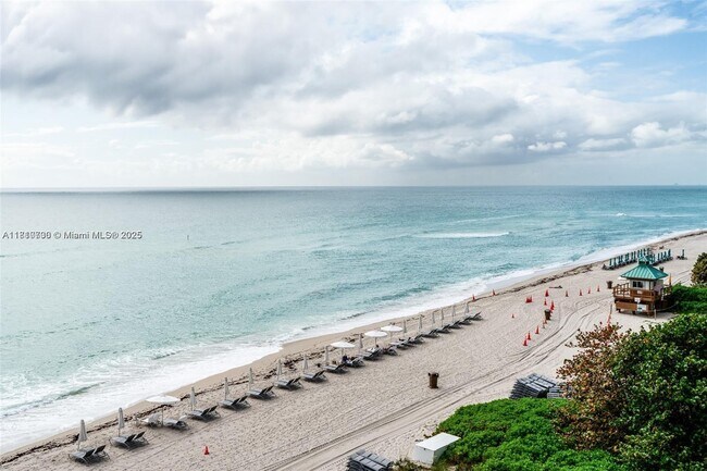 Building Photo - 15901 Collins Ave
