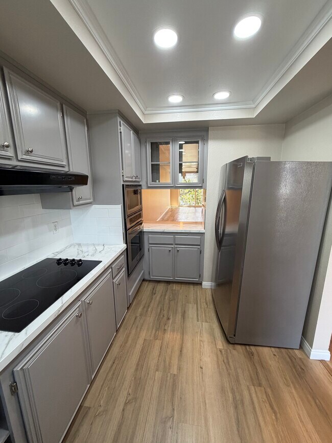 Building Photo - 540 Hawthorn St