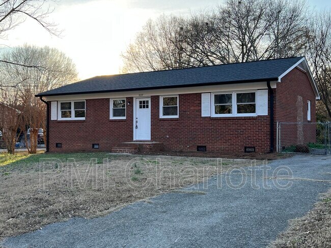 Building Photo - 1037 Newcastle Rd
