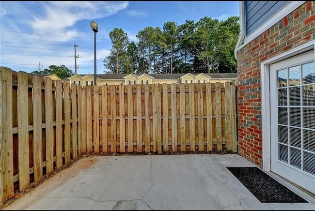 Building Photo - 810 Summer Pl NW