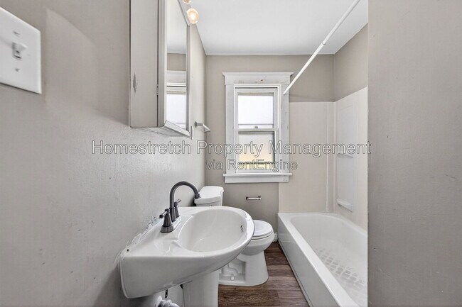 Building Photo - 2309 Gaebler Ave