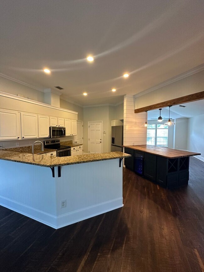 Building Photo - Gorgeous 3 Bedroom 2 Bath home in Piney Z ...