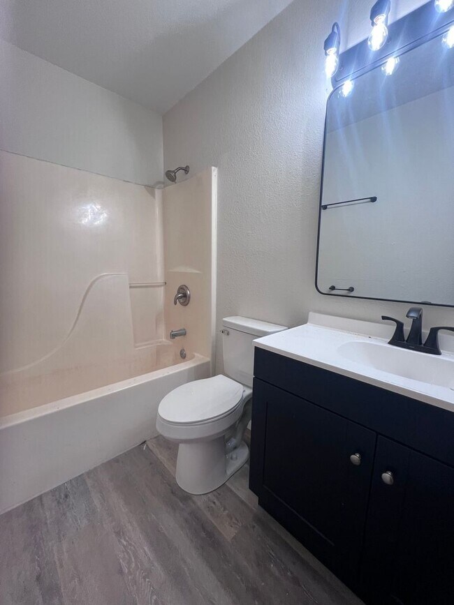 Building Photo - 1719-1719 Hanover Blvd