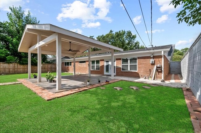 Building Photo - 7019 Lugary Dr