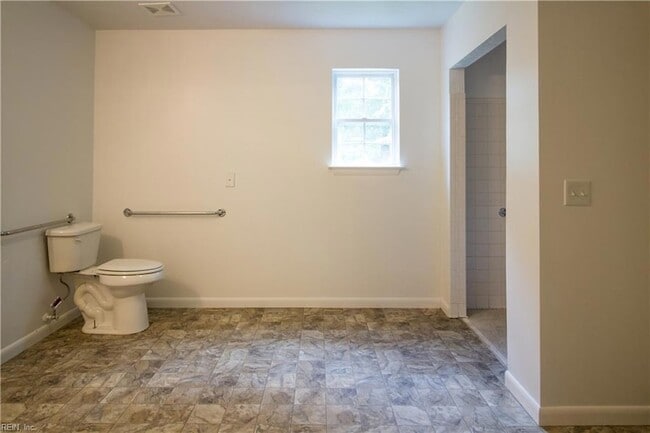 Building Photo - 1343 W 39th St