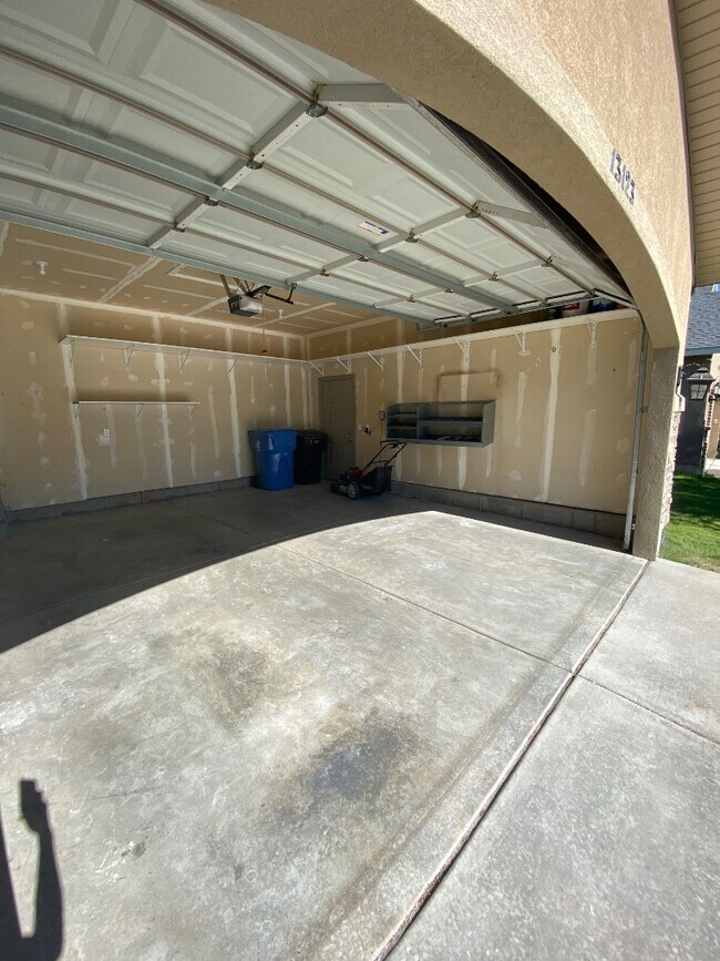 Building Photo - 13123 Pioneer Park Dr