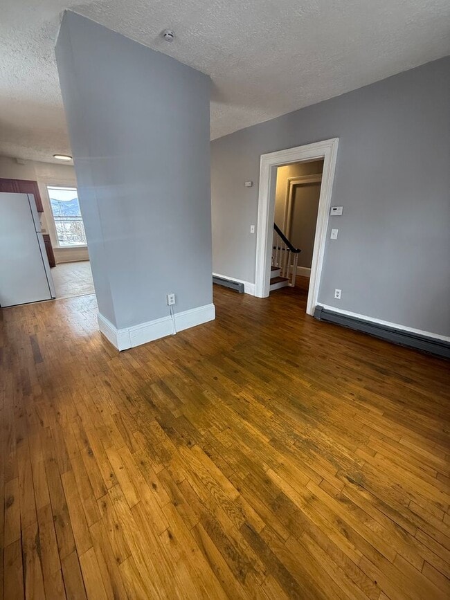 Building Photo - 104 Dubois St