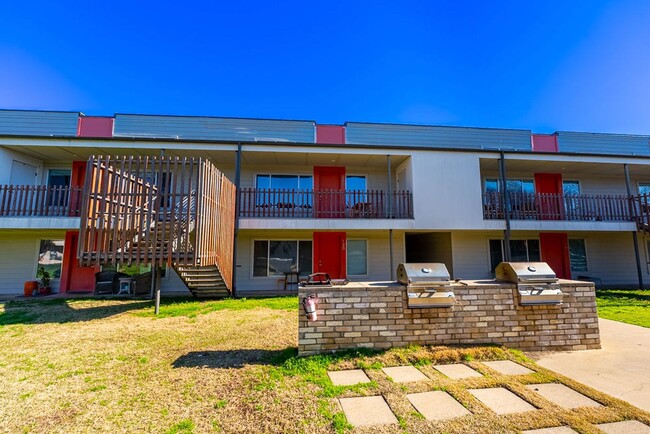 Building Photo - Modern 2 bed, 2 bath condo in South Austin