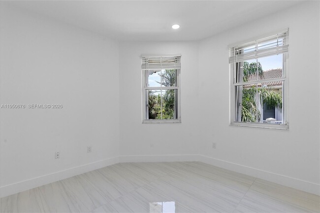 Building Photo - 21301 NE 38th Ave