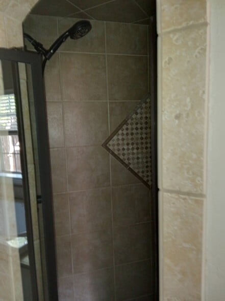 master bathroom - 4413 Spyglass Dr