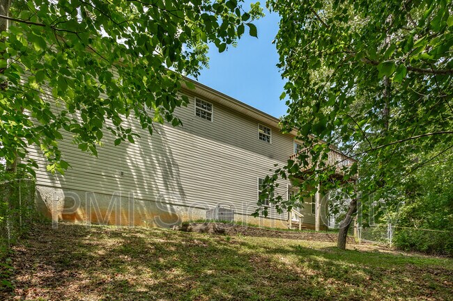 Building Photo - 343 Pine St