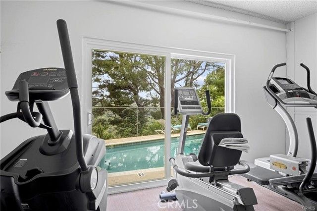 Building Photo - 2345 Roscomare Rd