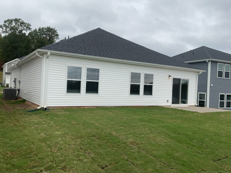 Building Photo - 802 Treeline Rd