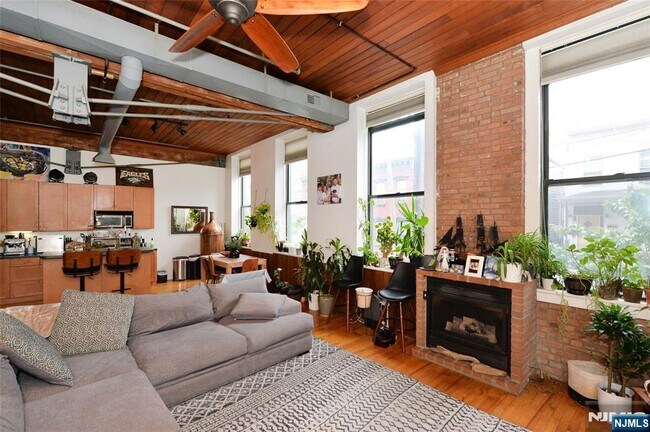 Building Photo - 126 Webster Ave