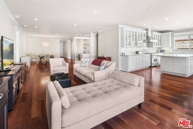 Building Photo - 209 25th St