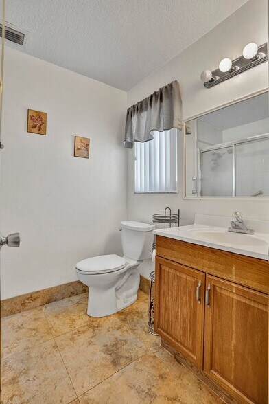 Building Photo - 6722 Moonlit Dr