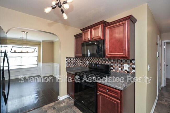 Building Photo - 137 Baywood Crossing