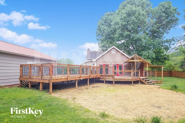 Building Photo - 1593 Pine Shadows Dr