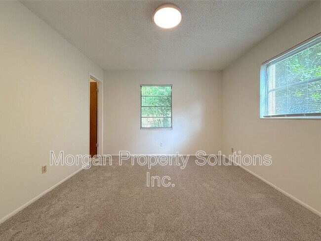 Building Photo - 1221 Poinsettia Ave