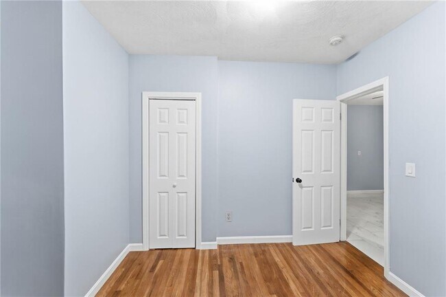 Building Photo - 108 Waterman Ave