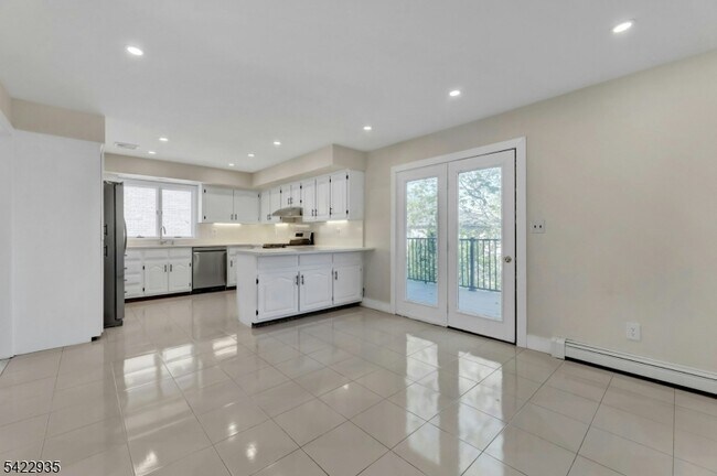 Building Photo - 535 Orchard Ave