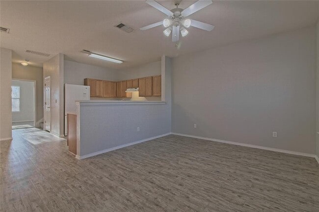 Building Photo - 1102 E 3rd St