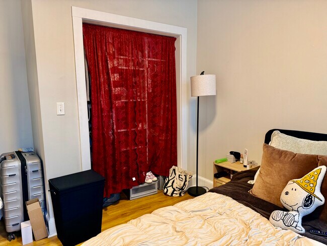 Building Photo - 829-833 Beacon Unit 504