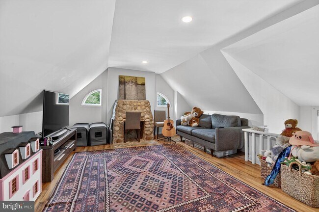 Building Photo - 3005 McKinley St NW