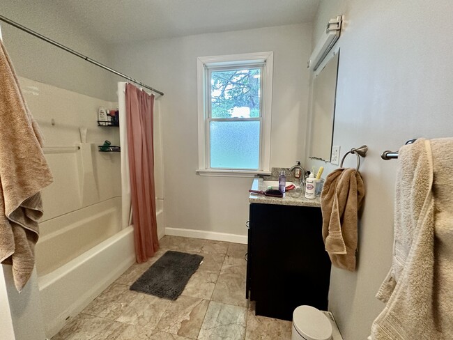 Building Photo - 16 Curtis Ave