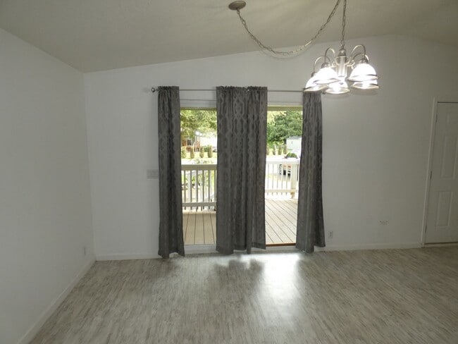Building Photo - 522 S Alder Ln
