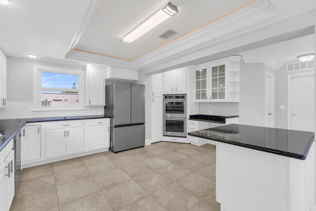 Building Photo - 1180 SW 17th St