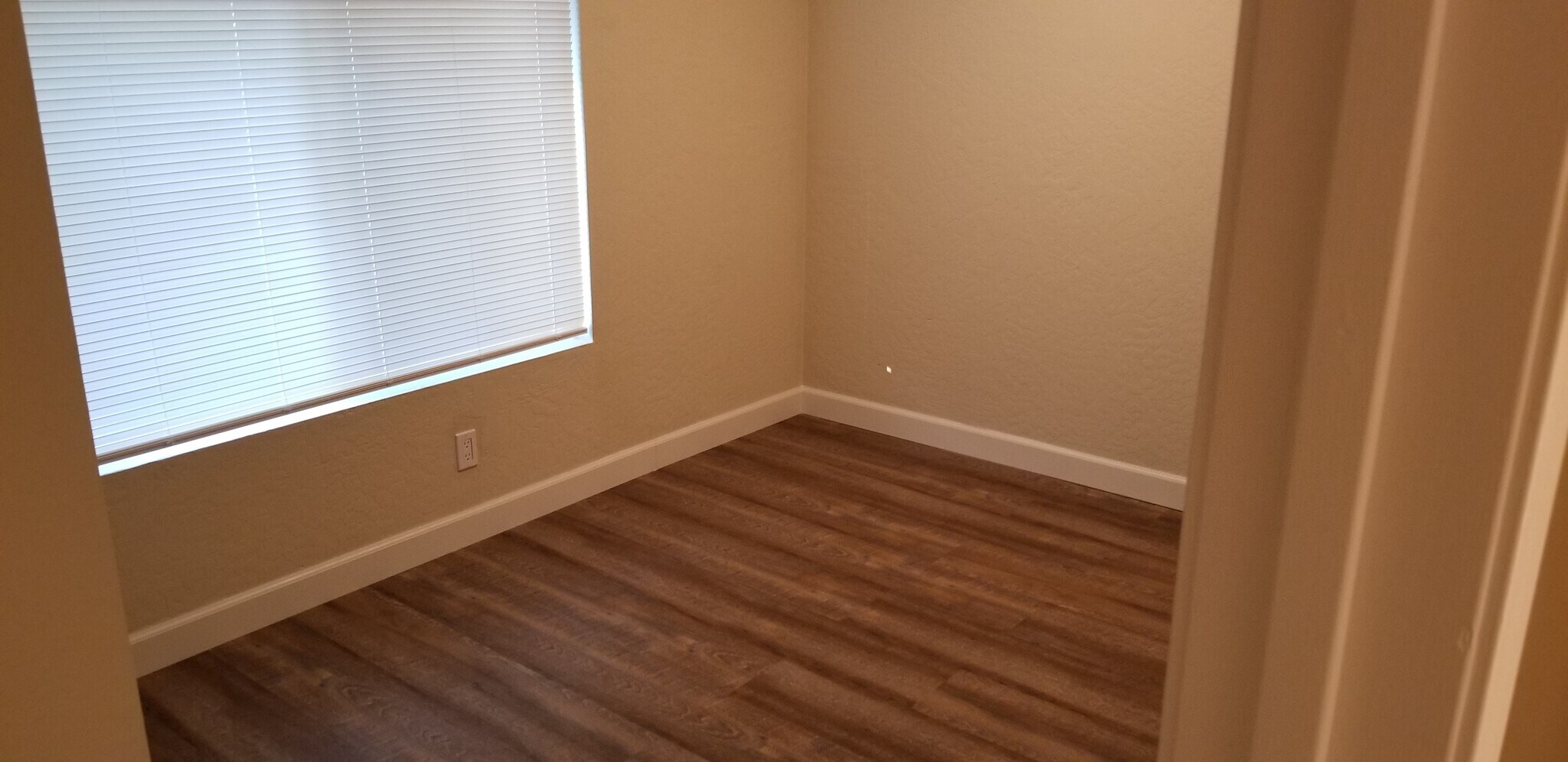 Building Photo - 1804 Club Dr