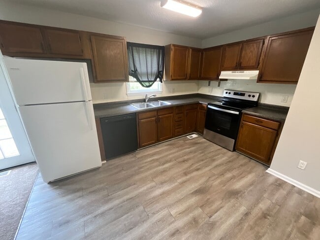 Building Photo - Now Ready in High Point! Fantastic 3 Bedro...