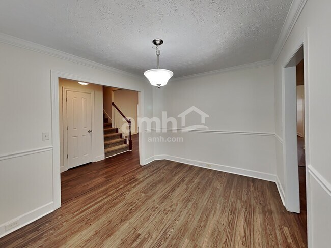 Building Photo - 1725 Kinsale Ave