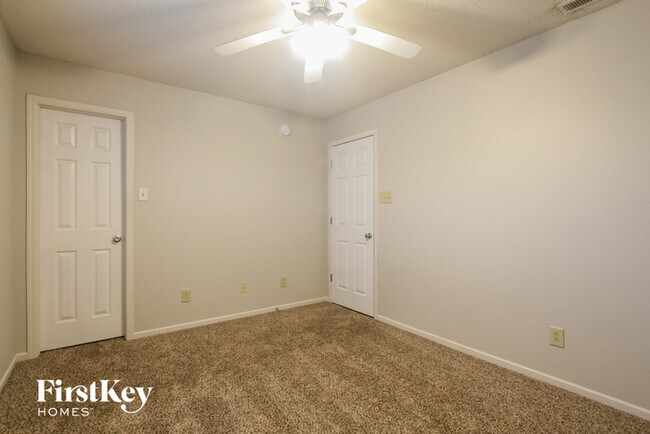 Building Photo - 1327 Jasmine Dr